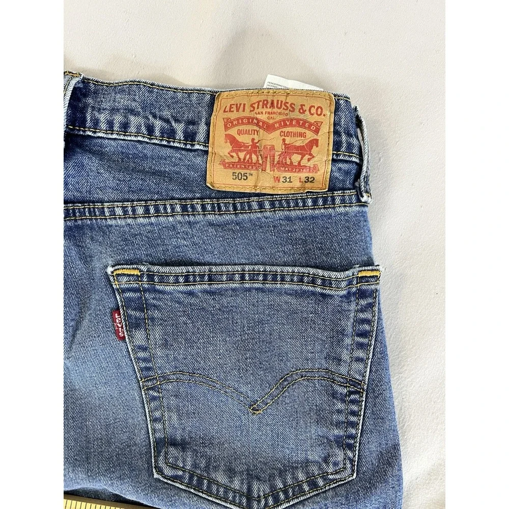 Levis 505 Regular Fit Jeans Mens 31x32 Med Wash Blue Denim Straight Leg
